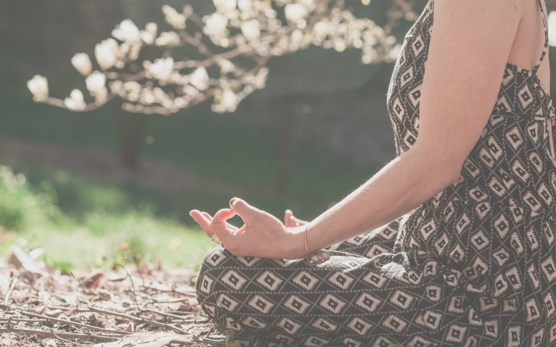 The importance of using the breath to connect mind and body in a yoga practice.